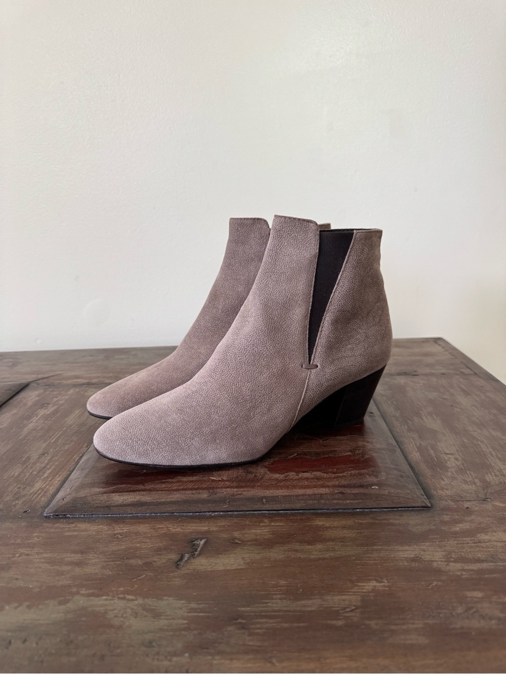 Aquatalia Faylynn‎ waterproof taupe suede leather side zip ankle boots women’s 9